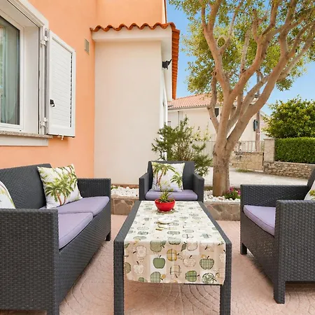 Apartman Mediteran 1 *